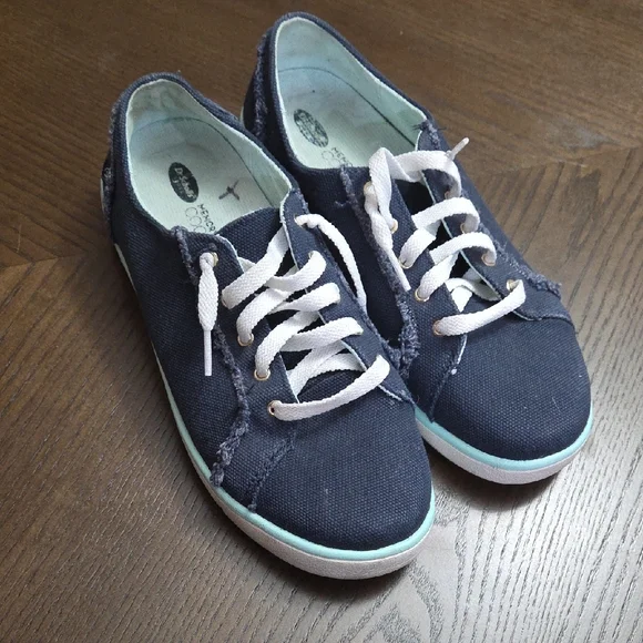 Dr. Scholl's Dark Blue Sneakers with White and Teal Accents - Picture 8 of 8